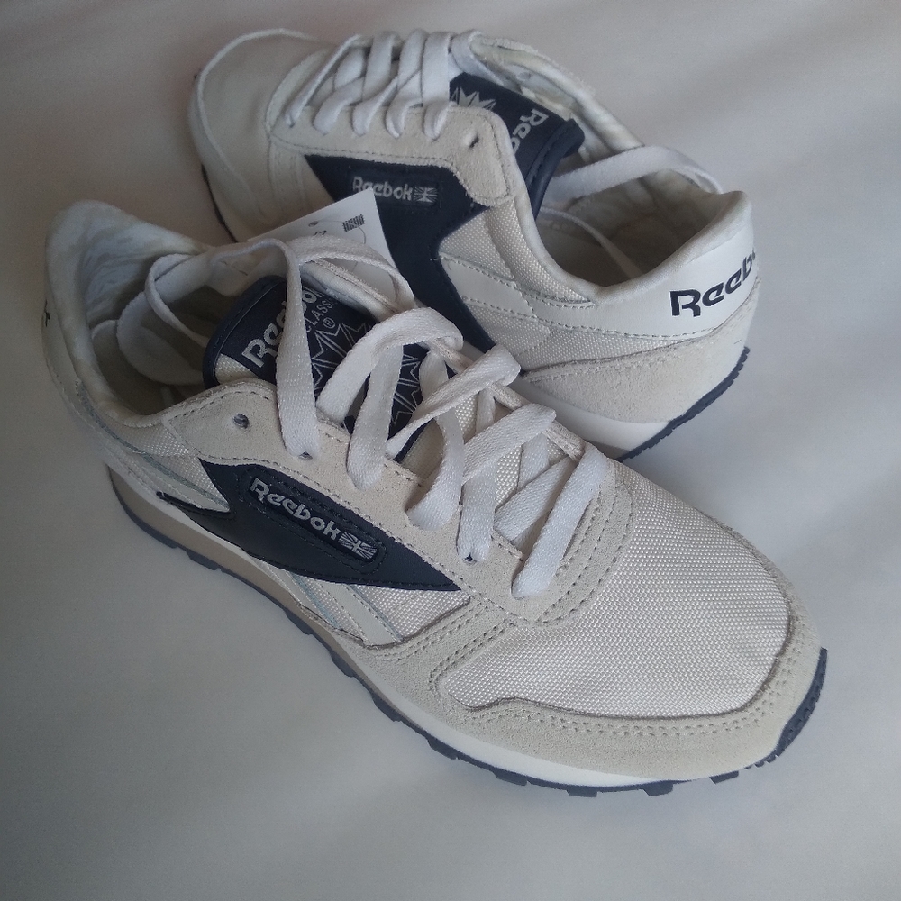 REEBOK Classic Size 4 Alabaster/Chalk